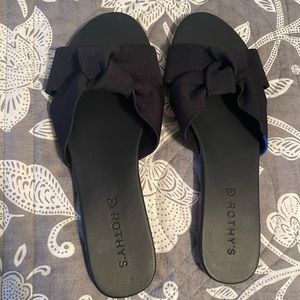 Rothys - the twist knot slip on sandal (black)